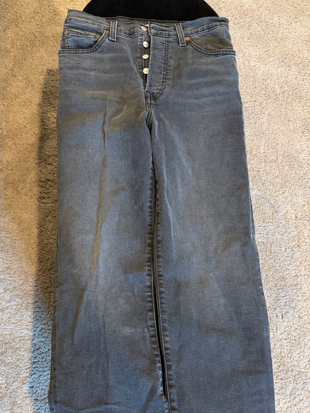 Levi's Women's Straight Leg Jeans in Charcoal Gray with Tan Patch